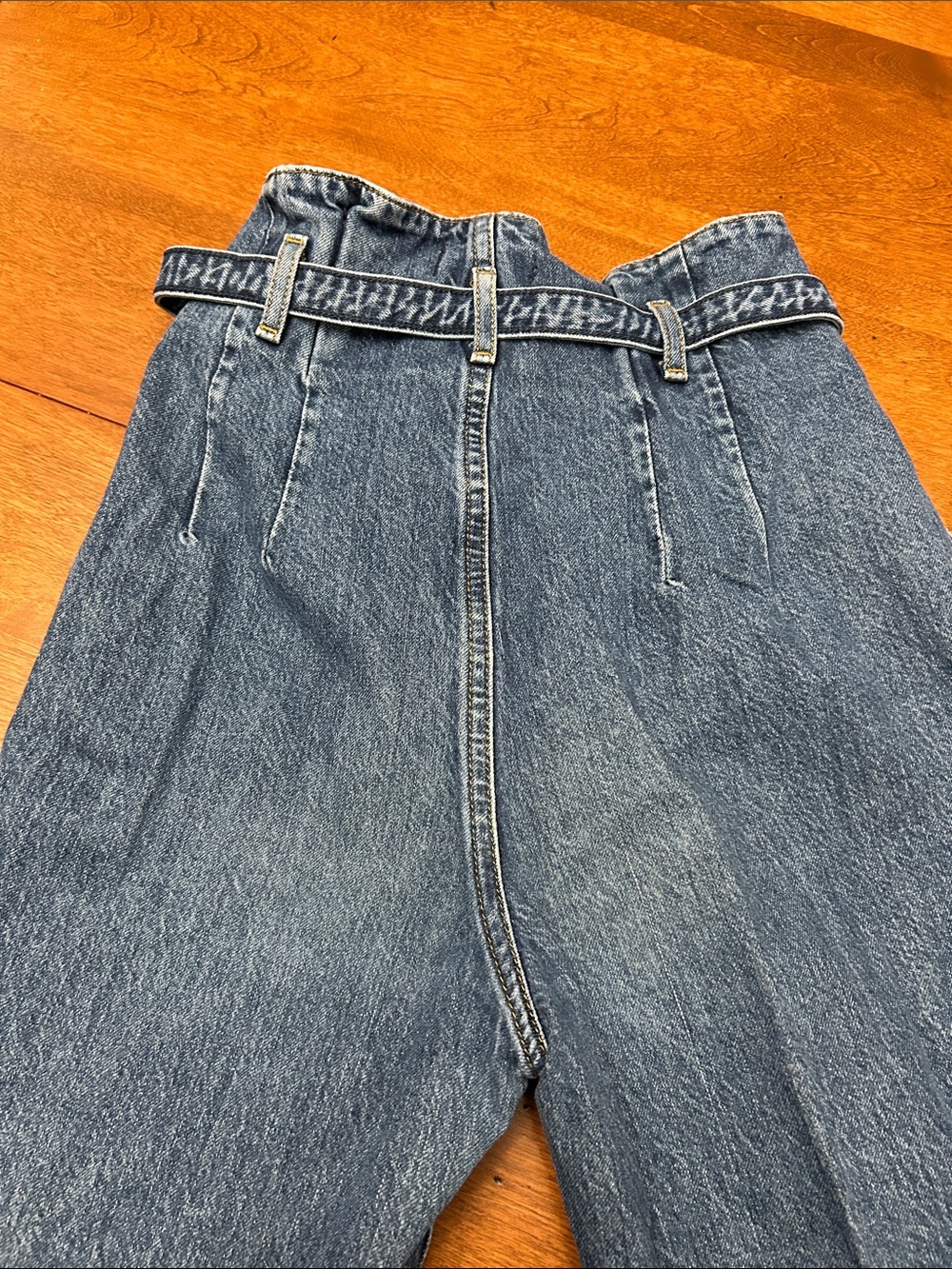 Abercrombie & Fitch High-Rise Paperbag Jeans in Blue Denim - Picture 4 of 5